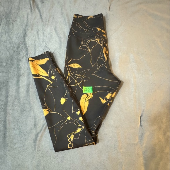 Nike Dri-Fit Leggings
#1027 - Picture 1 of 9